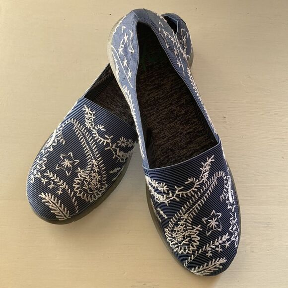 New Yuyu Embroidered Slip-On Elastic Padded Foam Footbed Flats Women’s 10 - Picture 1 of 15